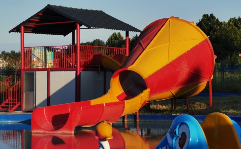Children's water park small horn slide