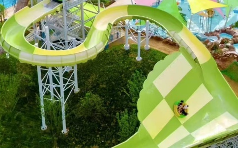 Water park wave slide