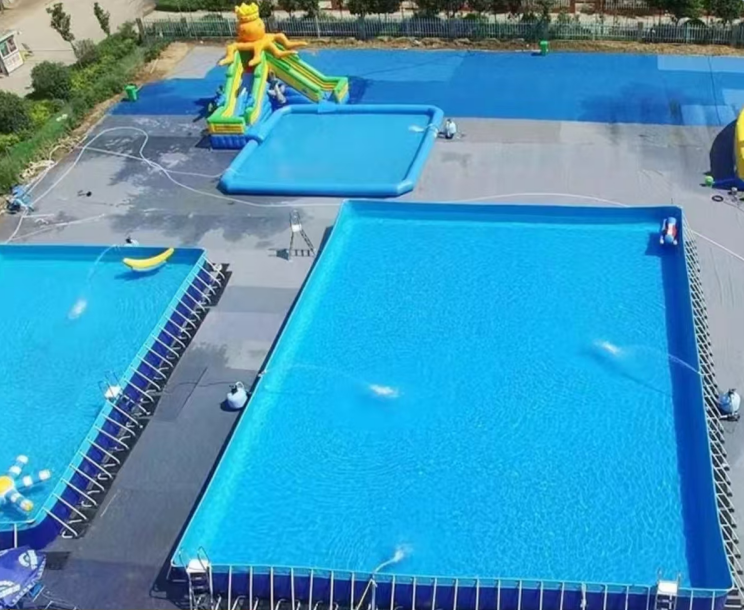 Mobile swimming pool