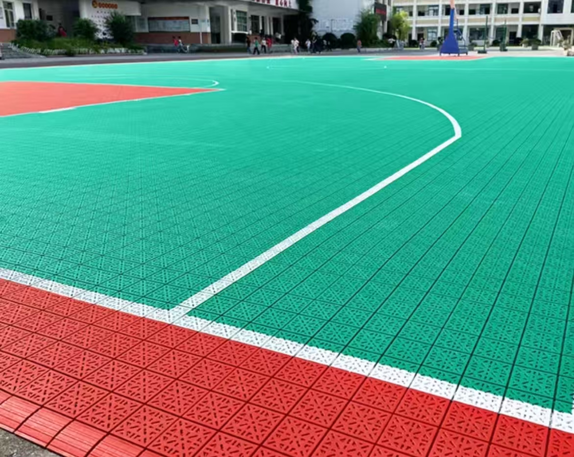 Plastic running track