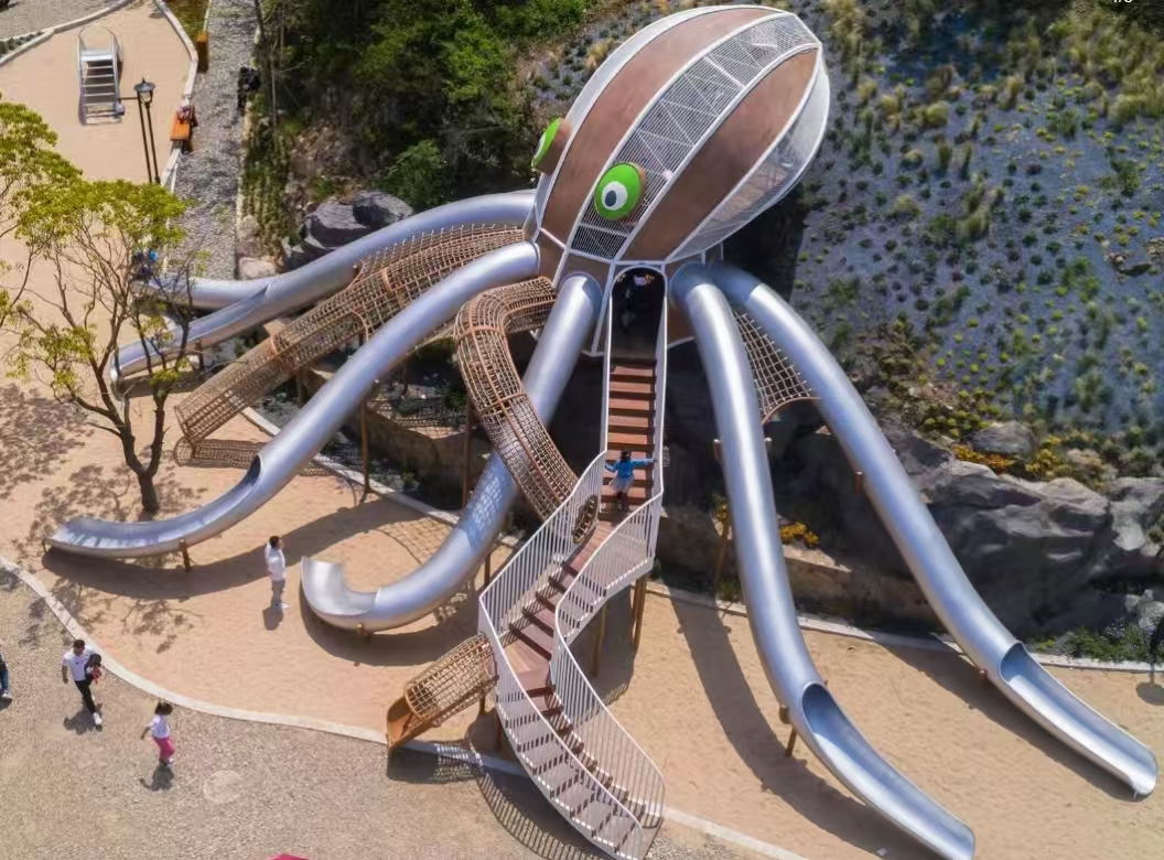 Octopus-themed slide