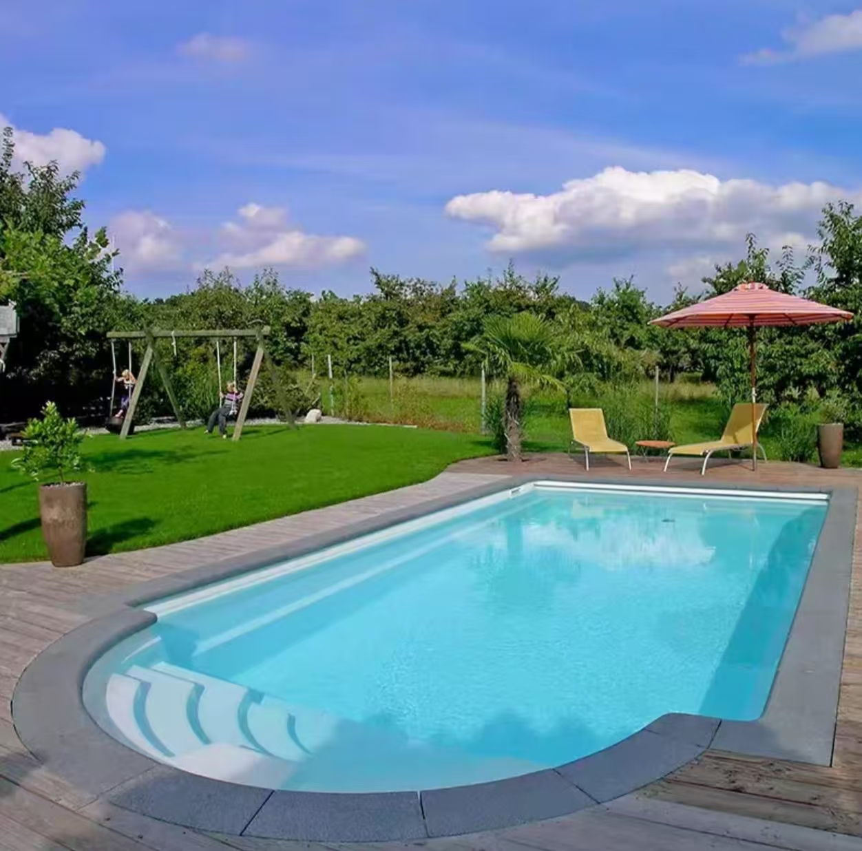 Outdoor fiberglass swimming pool